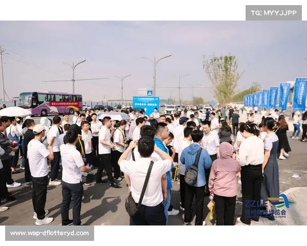 拜仁家庭午宴盛况空前 高层与球员携伴侣共襄盛事 拜仁家庭午宴盛况空前 高层与球员携伴侣共襄盛事