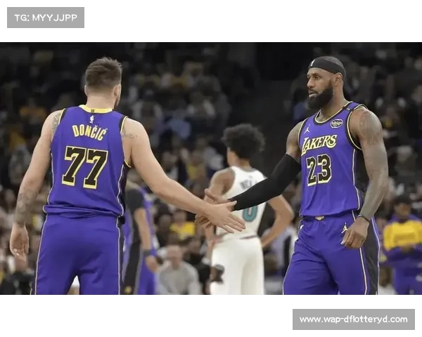 詹姆斯达成42000分里程碑 湖人三巨头合力85分战胜灰熊