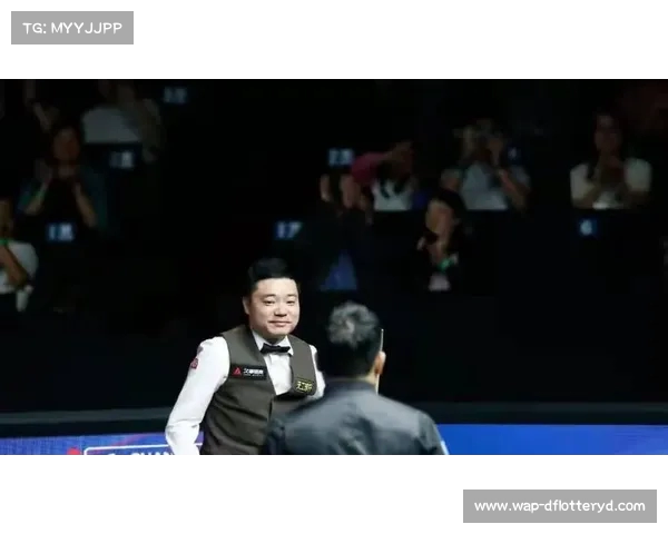 丁俊晖在斯诺克比赛中暂时领先马克·威廉姆斯向胜利迈进 丁俊晖在斯诺克比赛中暂时领先马克·威廉姆斯向胜利迈进